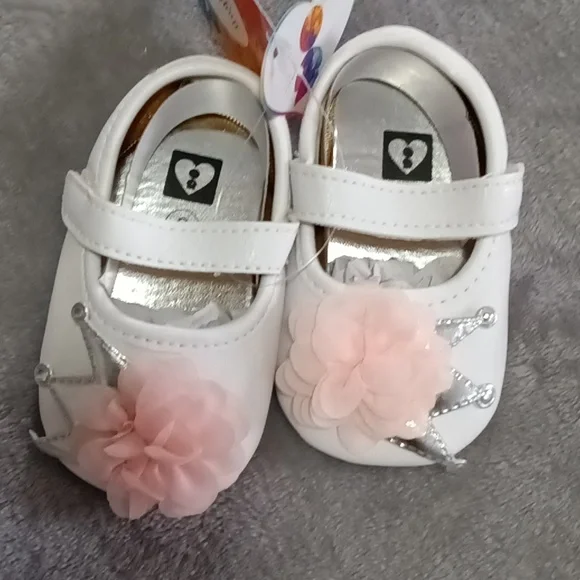 NEW Baby Shoes Magic Prewalker White Princess baby shoes - Picture 1 of 3
